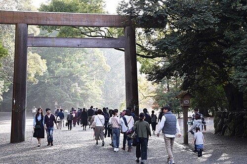伊勢神宮的鳥居與林間參道
